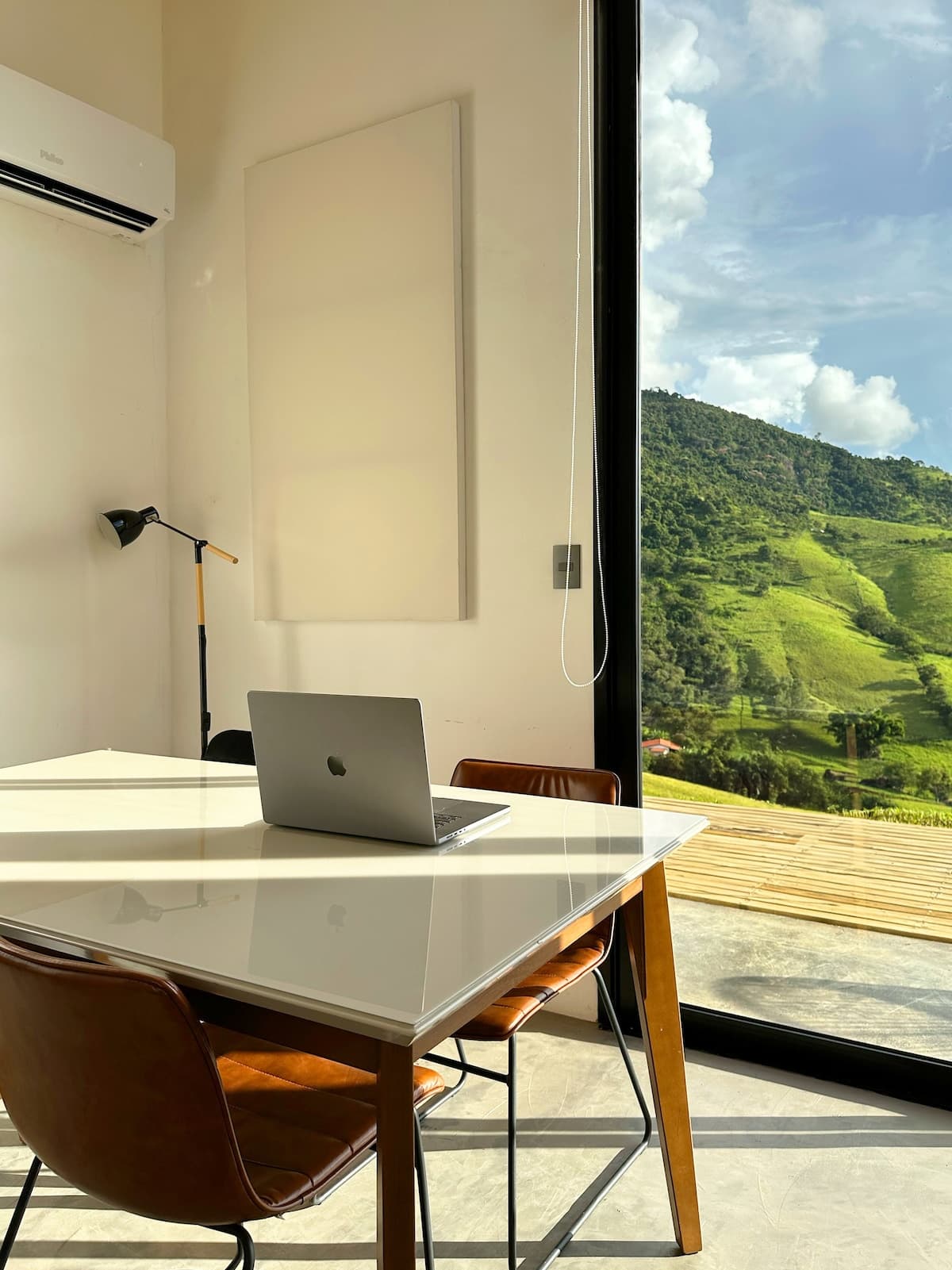 Bacon ipsum dolor amet burgdoggen venison tongue fatback.