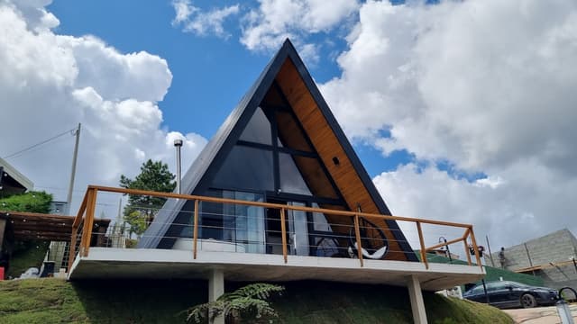 Bacon ipsum dolor amet hamburger strip steak kielbasa drumstick kevin, fatback burgdoggen sausage bacon short loin pig pork belly tail pork loin t-bone.